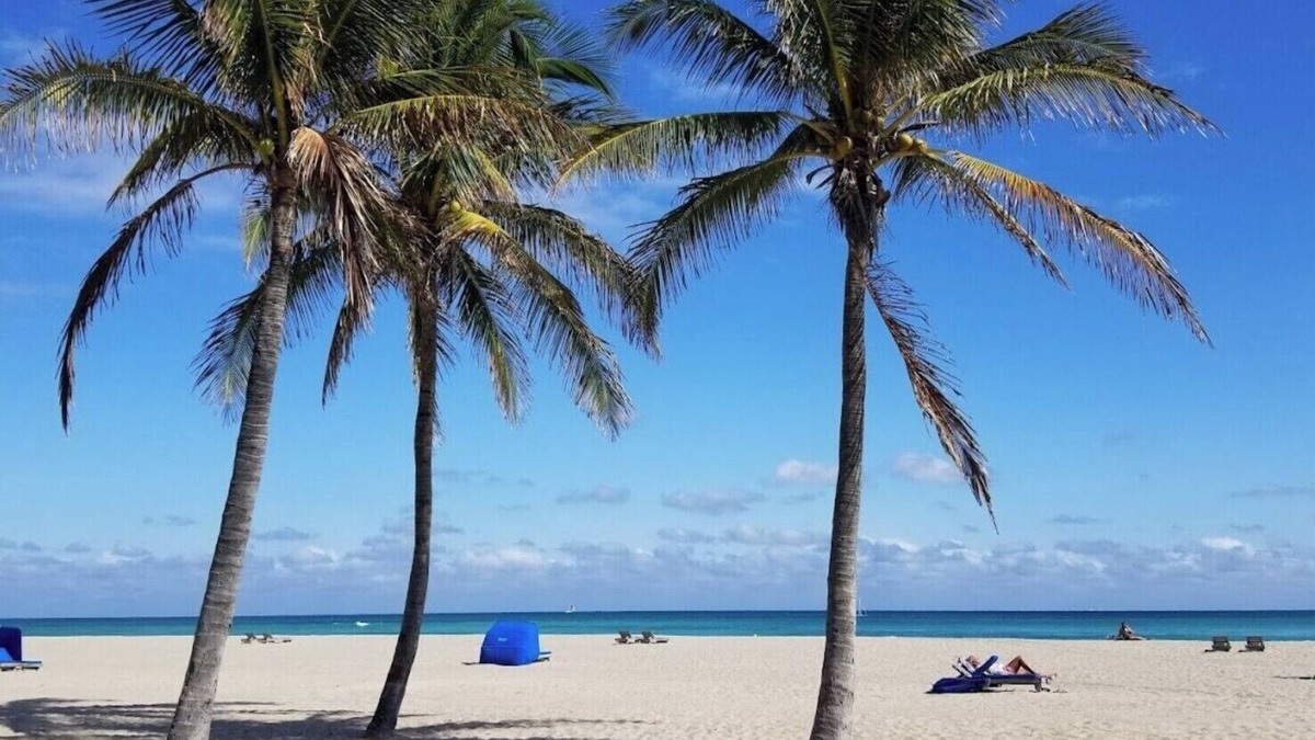 Riviera Beach Villa | 1 bedroom for you to enjoy.