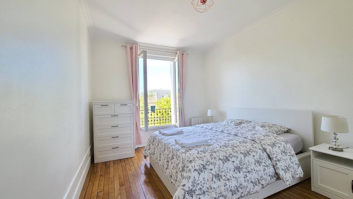 Champignol Apartment | 1 Bedroom Apartment in Saint-Maur-des-FossÃ©s