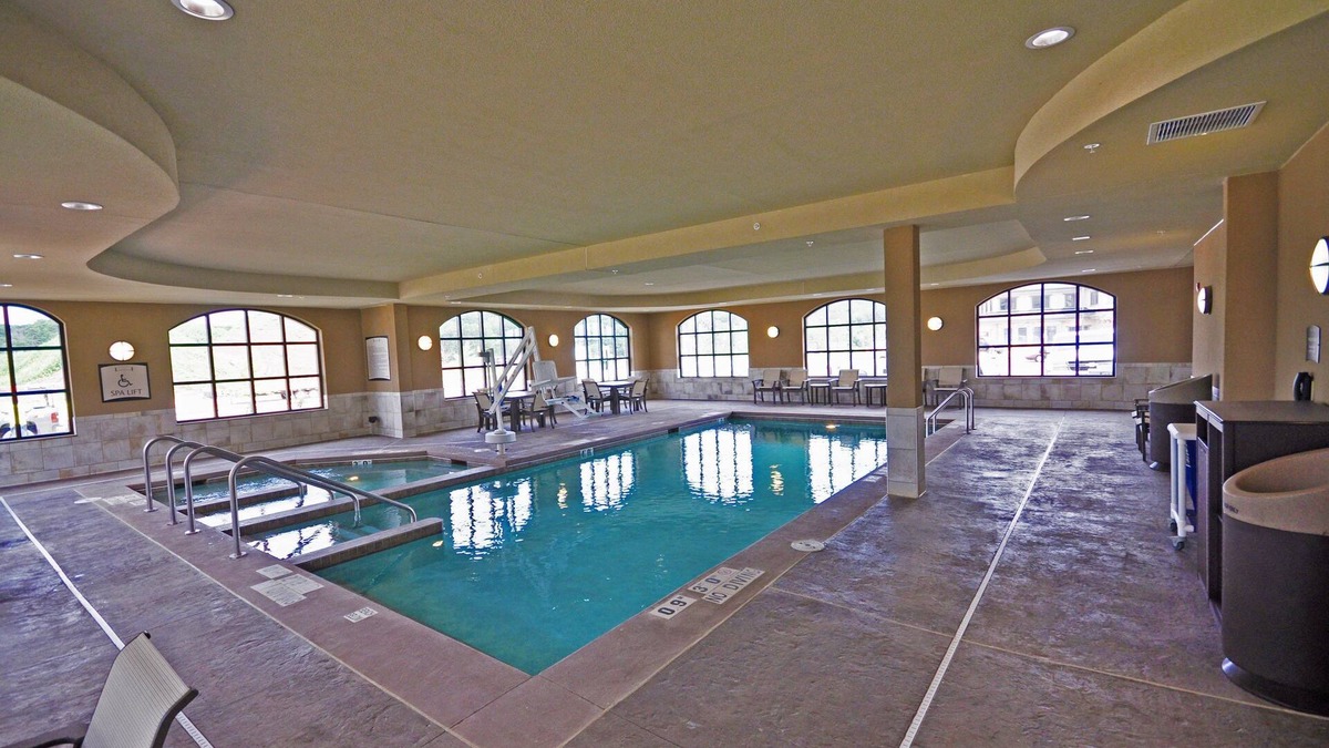 Altoona Condo | 1 Bedroom | Free Wi-Fi, Indoor Pool and Hot Tub