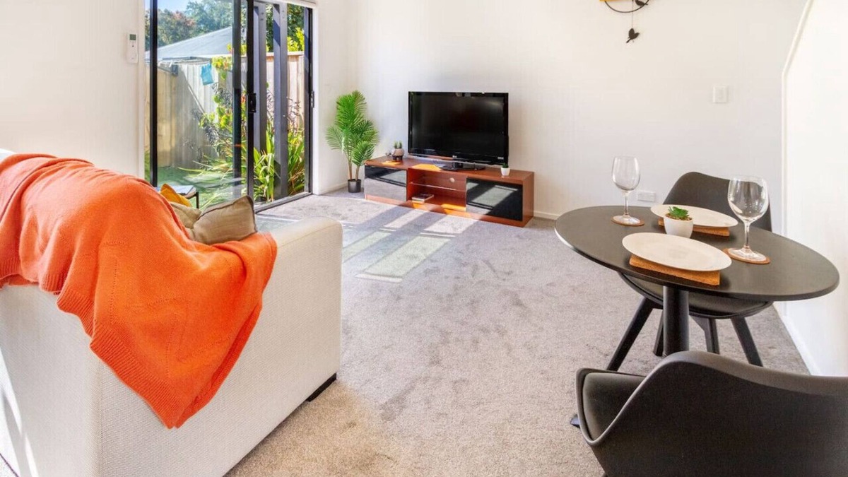 Riccarton House | 1 Bedroom Gem with Hagley Park at your Doorstep