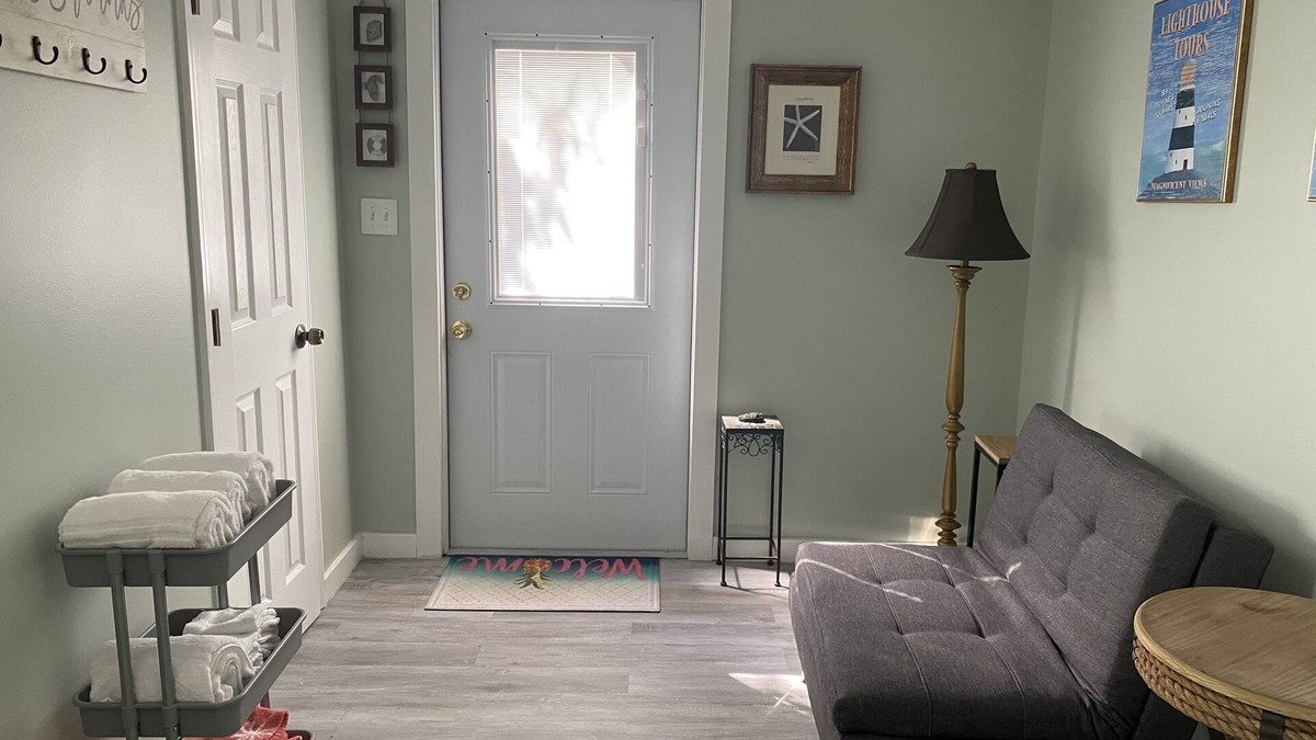Lake Worth Corridor Cottage | 1 Bedroom House,Fenced Backyard, Private Patio, Firepit, Grill, Driveway Parking