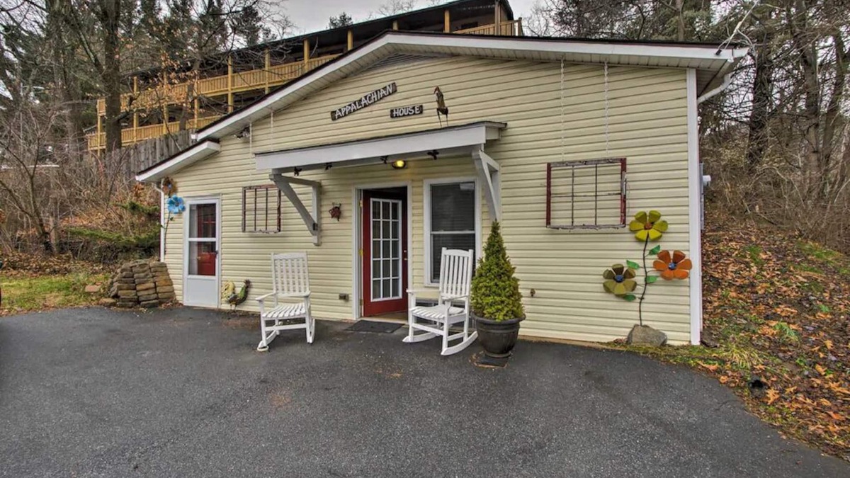 Boone House | 1 bedroom house right on King Street in the heart of downtown Boone