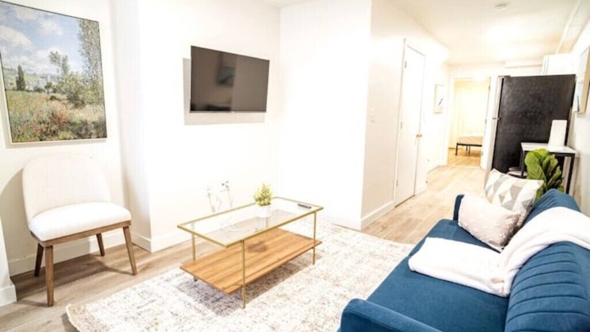 West Side Apartment | 1 Bedroom in Jersey City. Easy Access to NYC