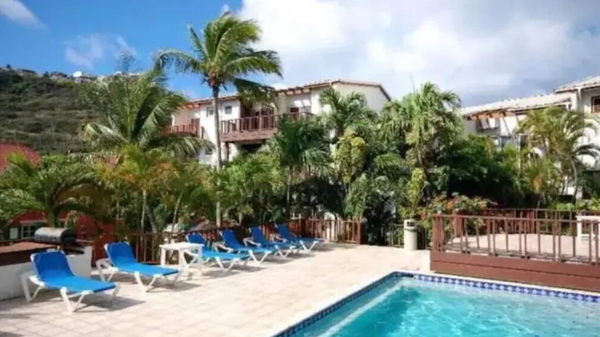 Point Blanche House | 1-Bedroom Loft Apartment in Point Blanche