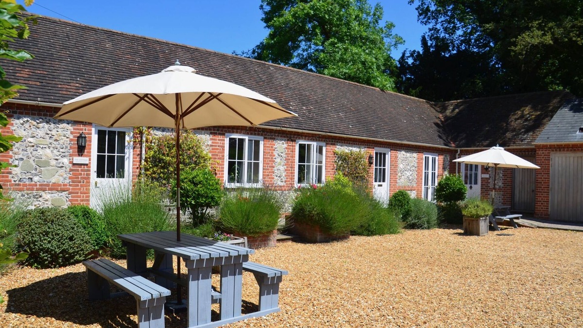 Winterbourne Earls Cottage | 1 Bedroom Luxury Suite