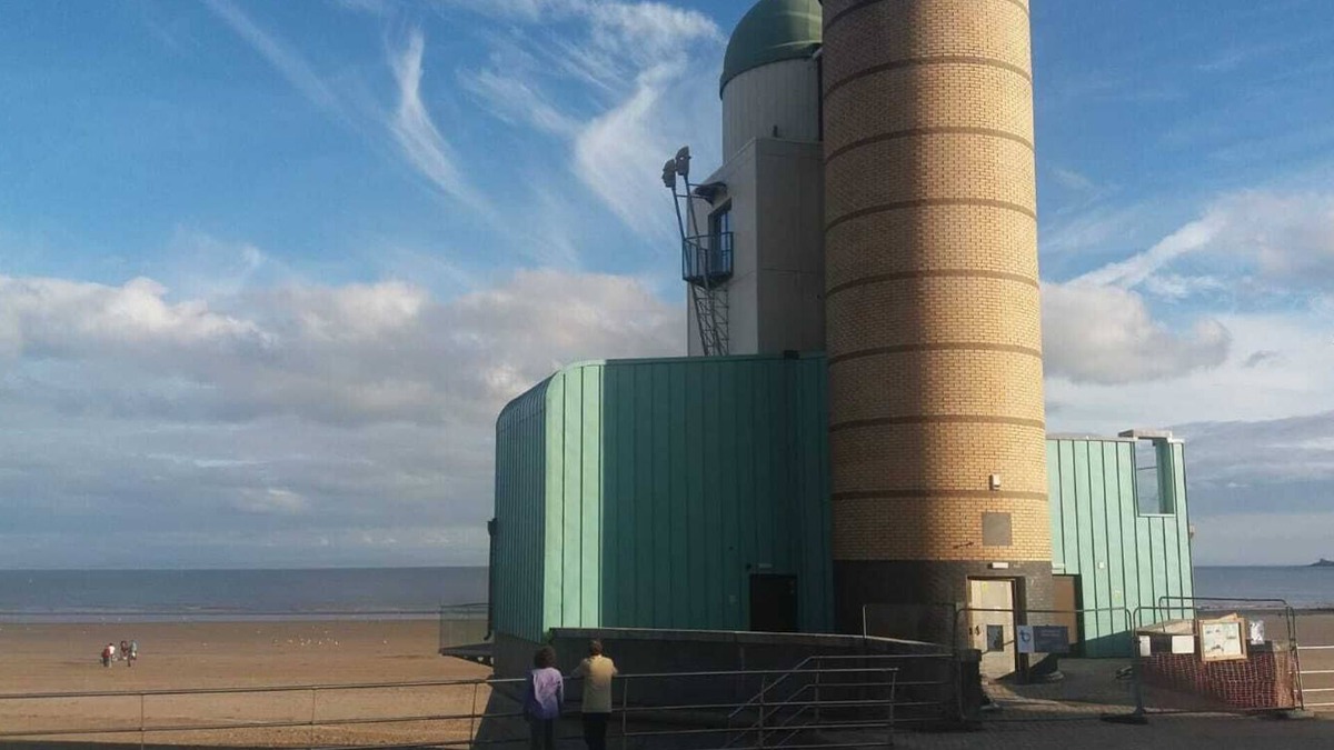 Castle Apartment | 1 Bedroom Marina Flat - sleeps 2 - near Beach and Swansea Arena