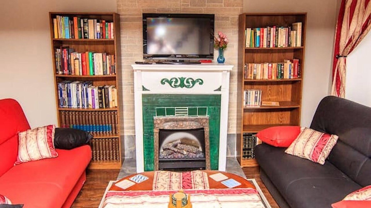 Queens Apartment | 1 Bedroom minutes to Manhattan