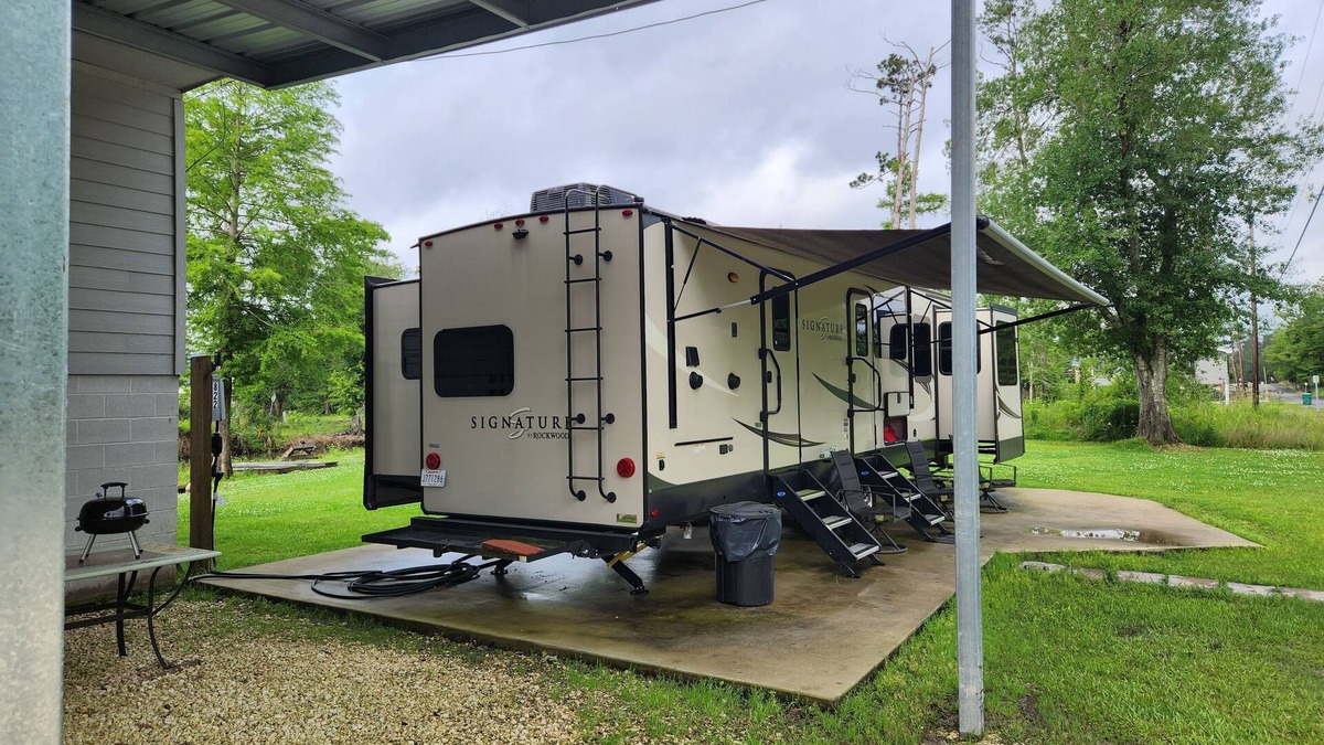 Lake Charles House | 1-bedroom mobile home just 18 minutes drive to Golden Nugget
