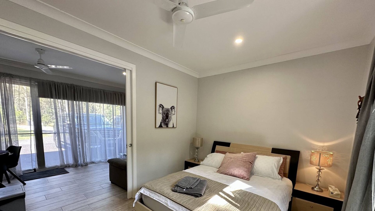 Anstead Apartment | 1 bedroom , modern studio in western Brisbane , free wifi , parking