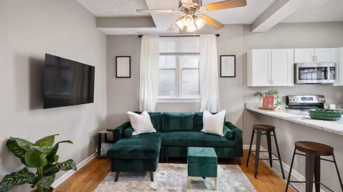 Italian Village Apartment | 1 Bedroom Near Short North