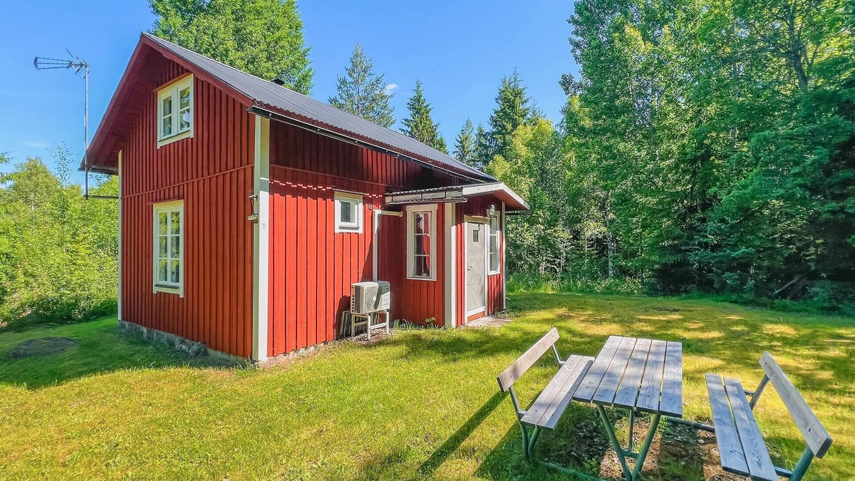 Filipstad Municipality House | 1 bedroom nice home in Lesjöfors
