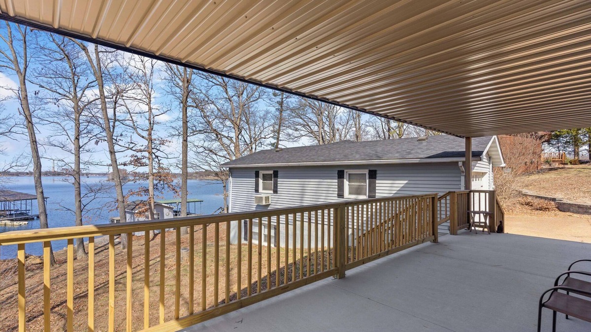 Marion House | 1 Bedroom Pet Friendly Guest House at Sunset Family Lake House with dock access