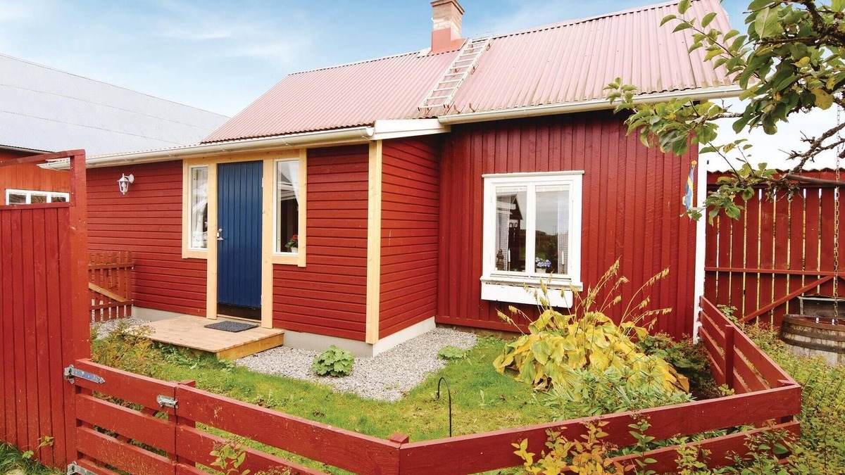 Larv House | 1 bedroom pet friendly home in Larv