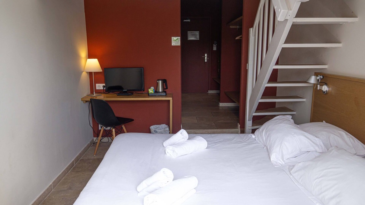 Roussillon Hotel | 1 Bedroom Private vacation home in Roussillon