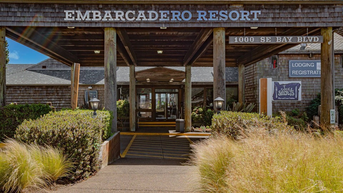 Newport Apartment | 1-Bedroom Queen Suite with Balcony & Pool Access