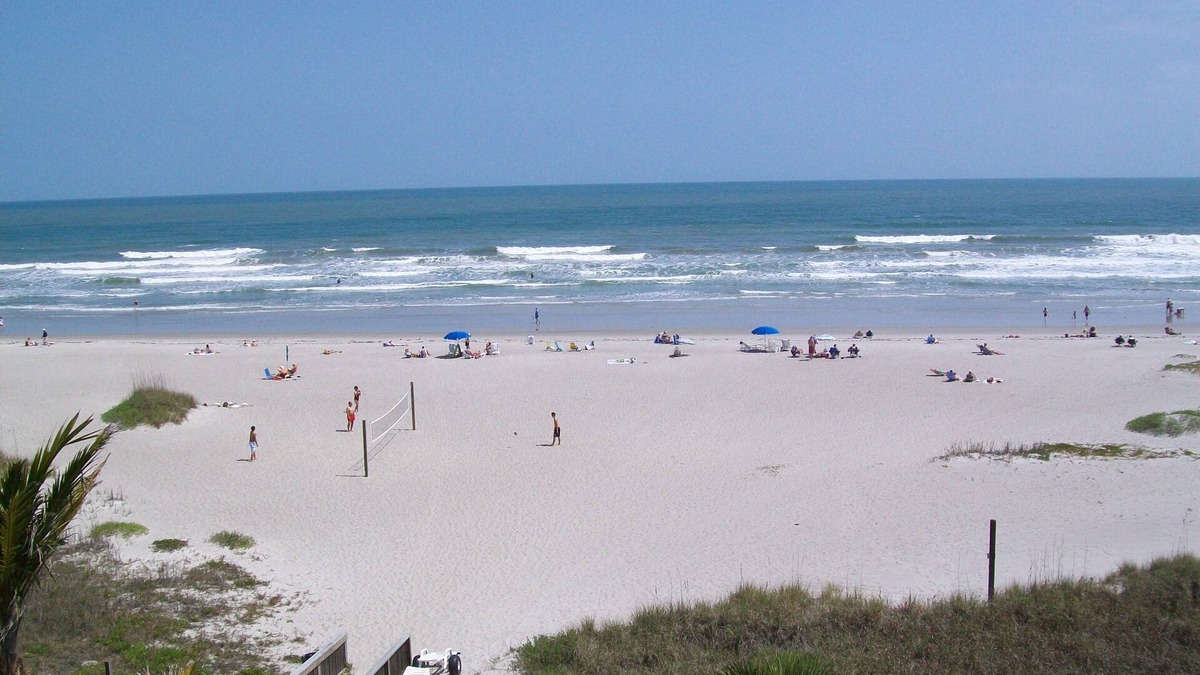 Cocoa Beach Resort | 1 Bedroom Resort Suite, sleeps 6, just steps from the beach