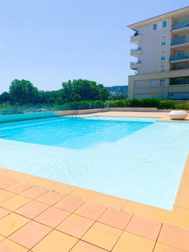 Antibes Apartment | 1 bedroom Sea view, swimming pool, beach on foot, parking