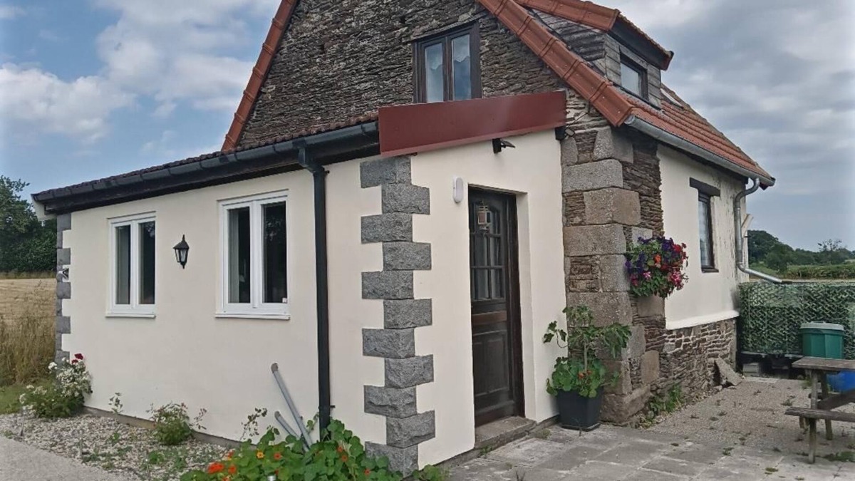 Cuves House | 1 bedroom Secluded Normandy countryside cottage