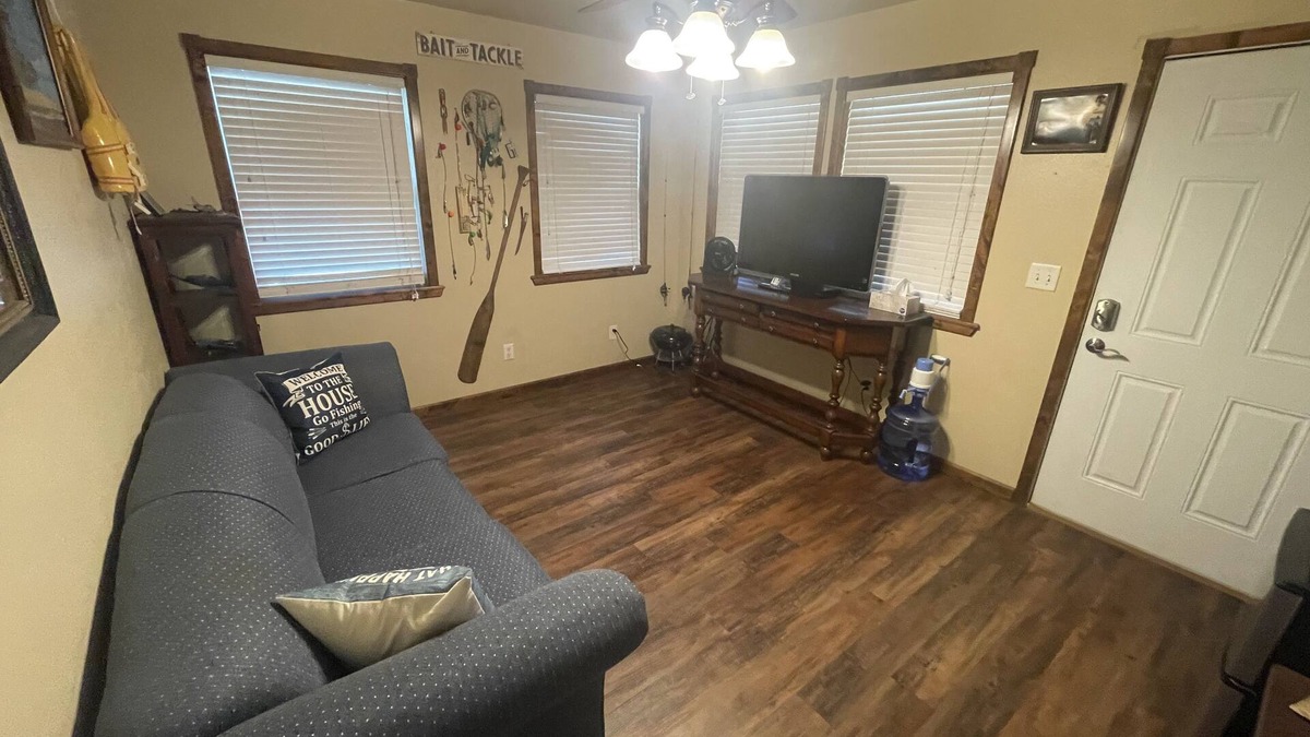 Grove House | 1 Bedroom/sleeper sofa/Large Bathnsleep 5nclose to Restaurants/ramps/gas/Walmart