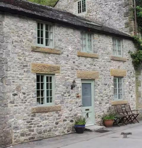 Litton Mill Apartment | 1 Bedroom -Sleeps 3-Dog friendly-Garden-Riverside