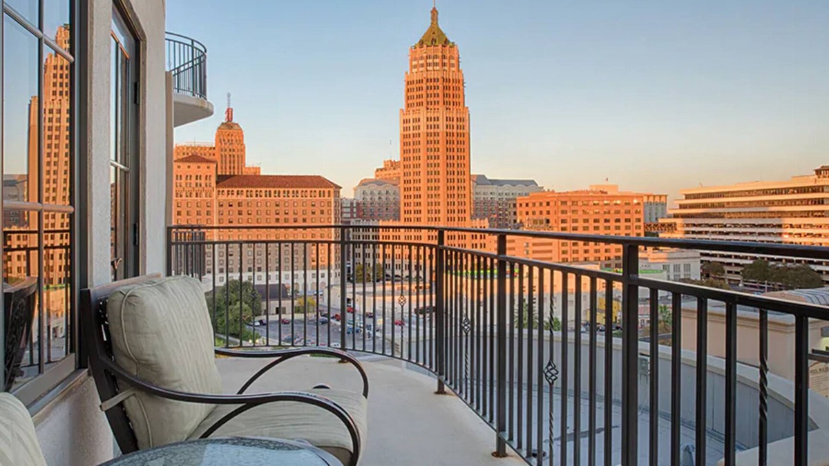 Arsenal Condo | 1 Bedroom, Sleeps 4, Full Kitchen, Laundry, at Wyndham La Cascada Resort!