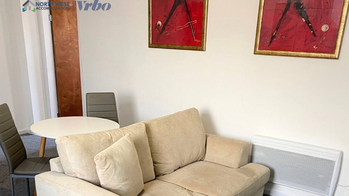 St Helens Apartment | 1 Bedroom St Helens Apartment | Free WiFi | Fully Furnished