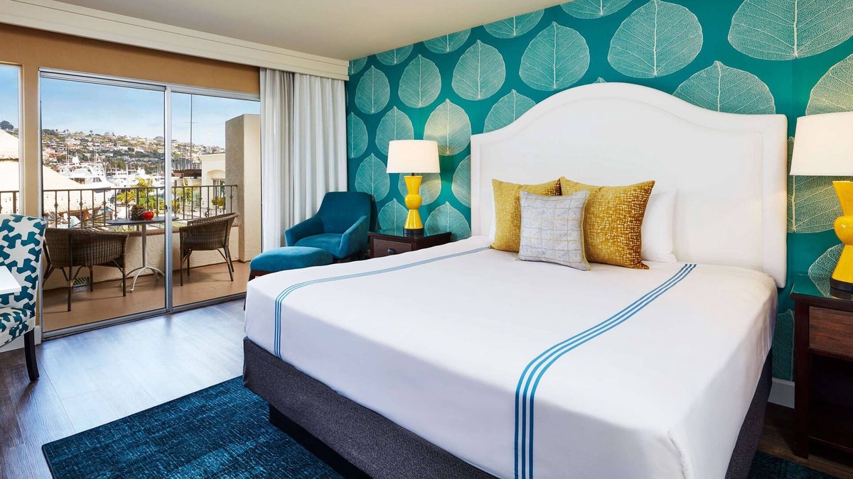La Playa Hotel | 1-Bedroom Suite at a 4⭐️ Hotel