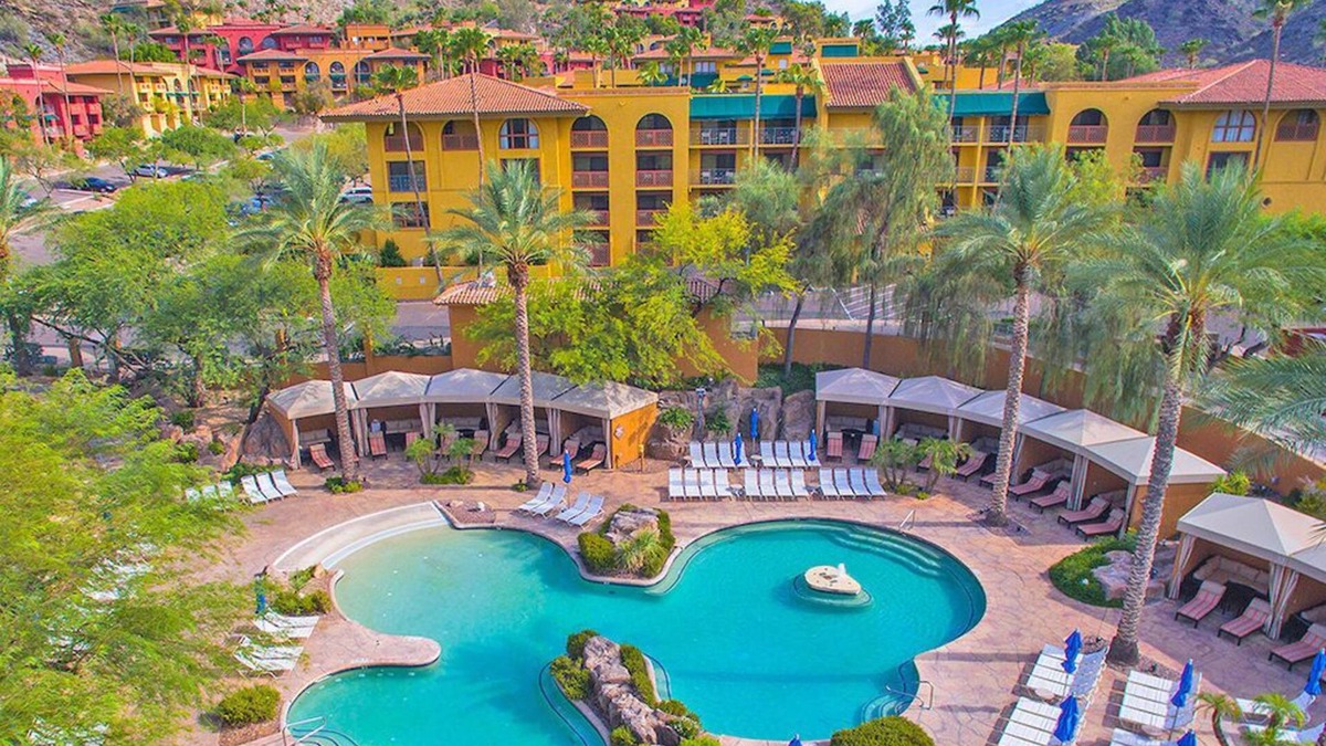 North Mountain Apartment | 1 Bedroom Suite + Balcony | Golf Course + Pools