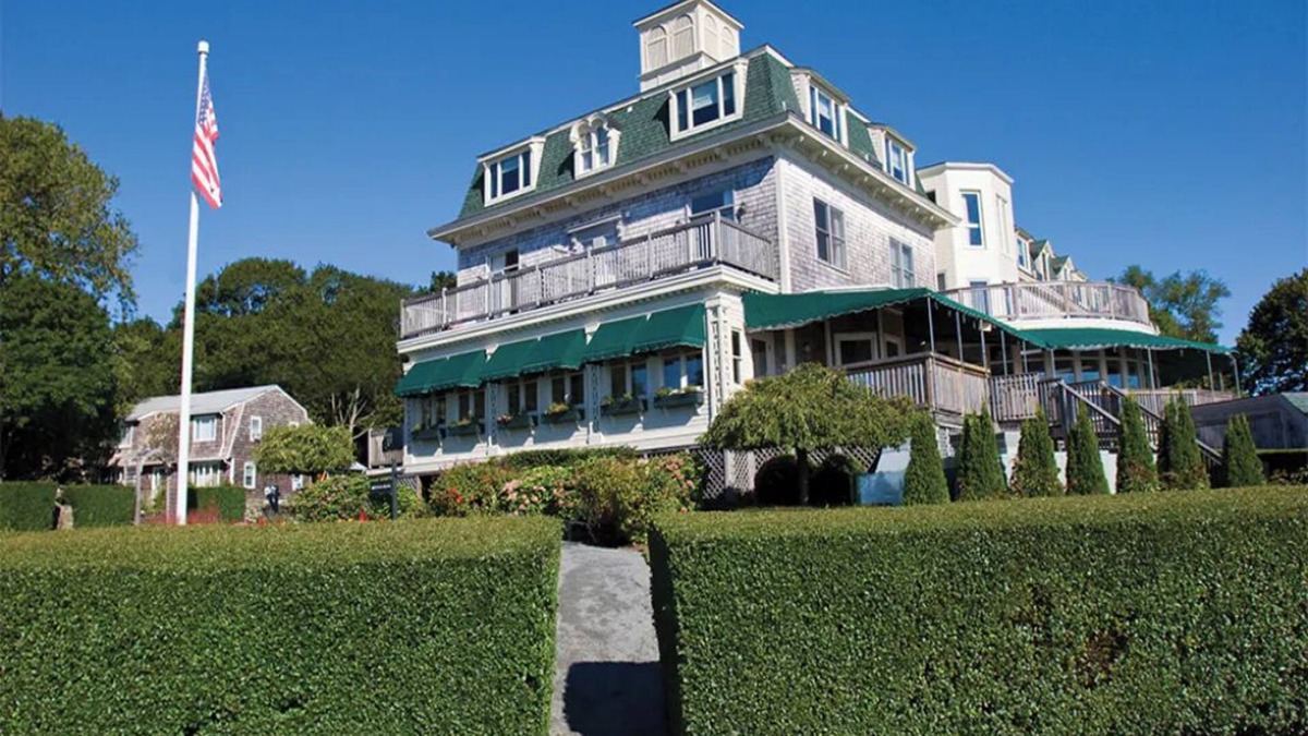 Jamestown Condo | 1 Bedroom Suite w/Kitchenette, Sleeps 4, 10 min from Newport, at Voyager Inn!