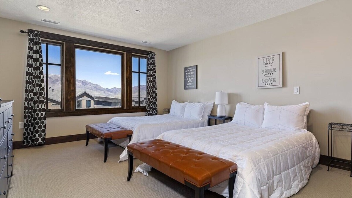 Ogden Condo | 1 Bedroom suite with views of the lake