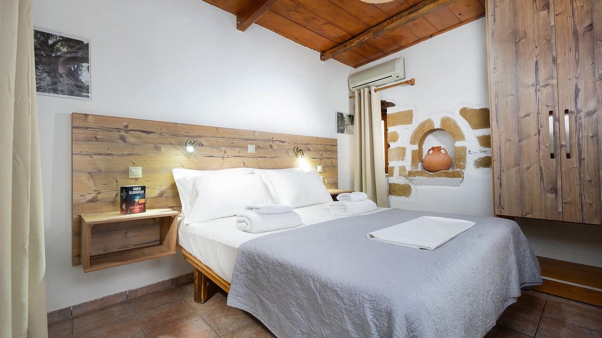 Tsourouniana House | 1-bedroom Topolia House with shared pool