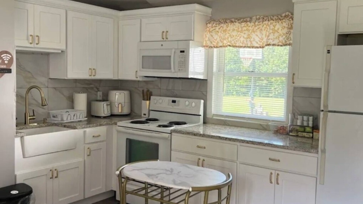 Waterbury House | 1-bedroom vacation home 22 minutes from Quinnipiac University