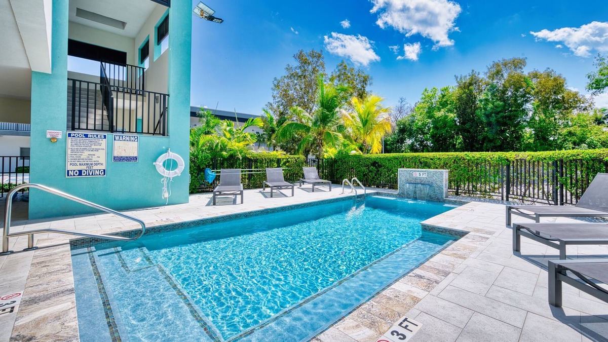 West Bay Apartment | 1 bedroom walking distance to the beach!