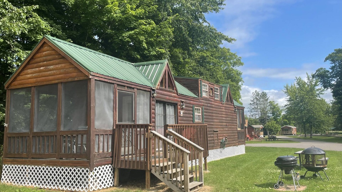 Isle Cabin | 1 bedroom with loft at Appeldoorn's Resort