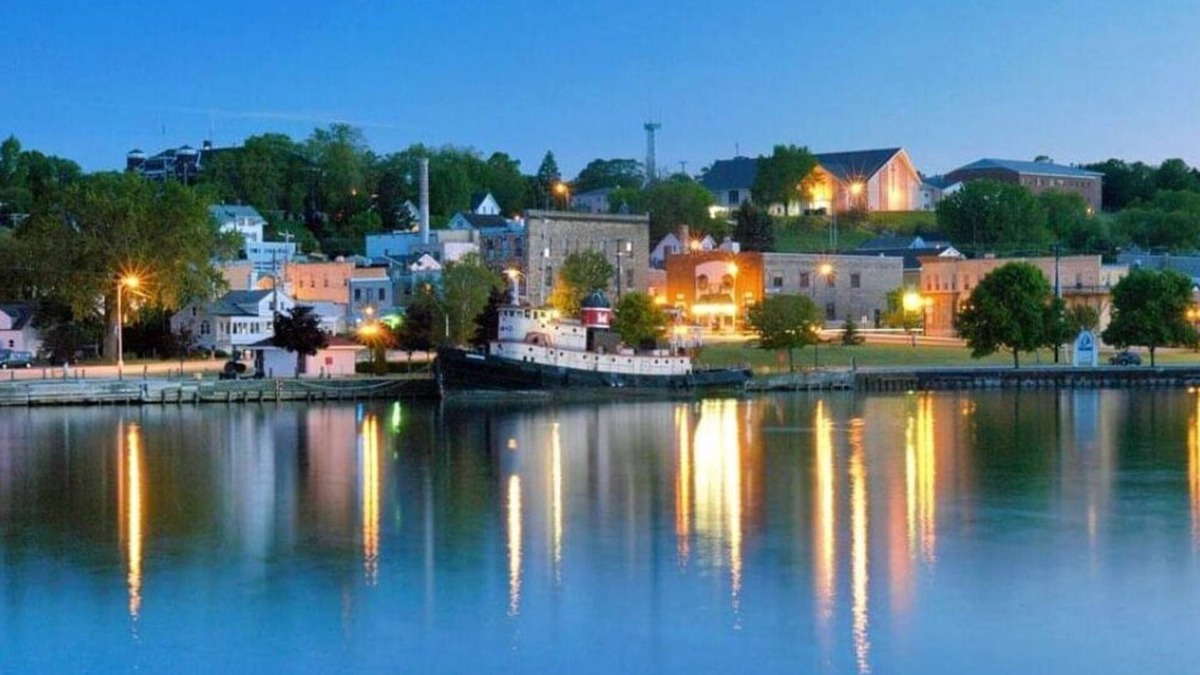 Kewaunee House | 1 blk from Lake Michigan, Harbor District & Minutes from Green Bay, n& Door Co!