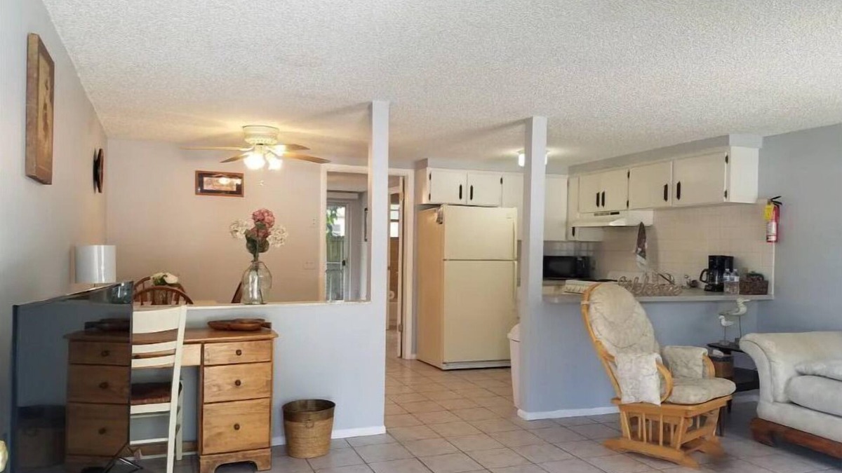New Port Richey Apartment | 1 blk to Downtown NPR. Quiet back St. Free Parking