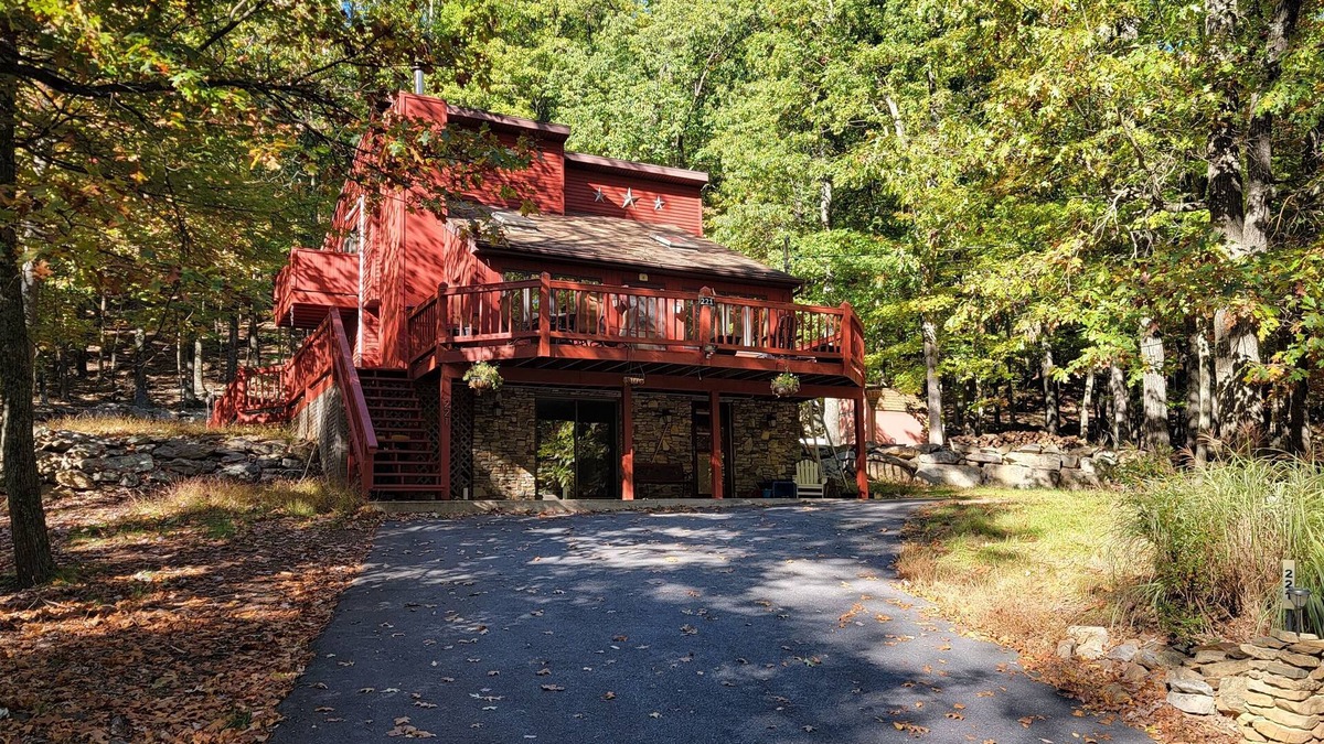 Sybertsville Ski Chalet | 1 Block From Lake
