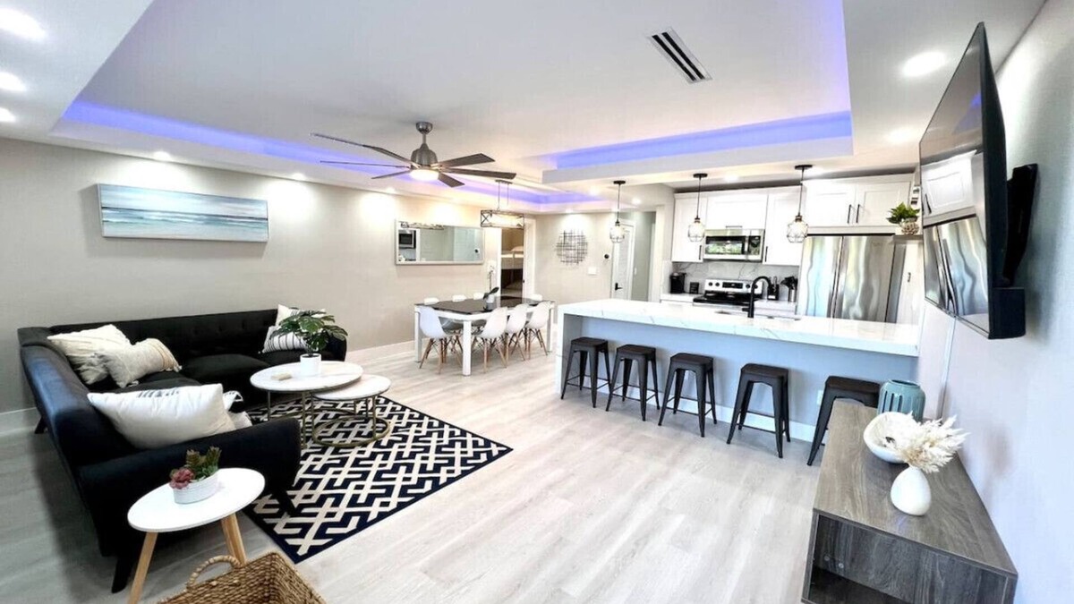 East Fort Lauderdale Condo | 1 Block from the Beach! 2BR/2BA Newly Renovated