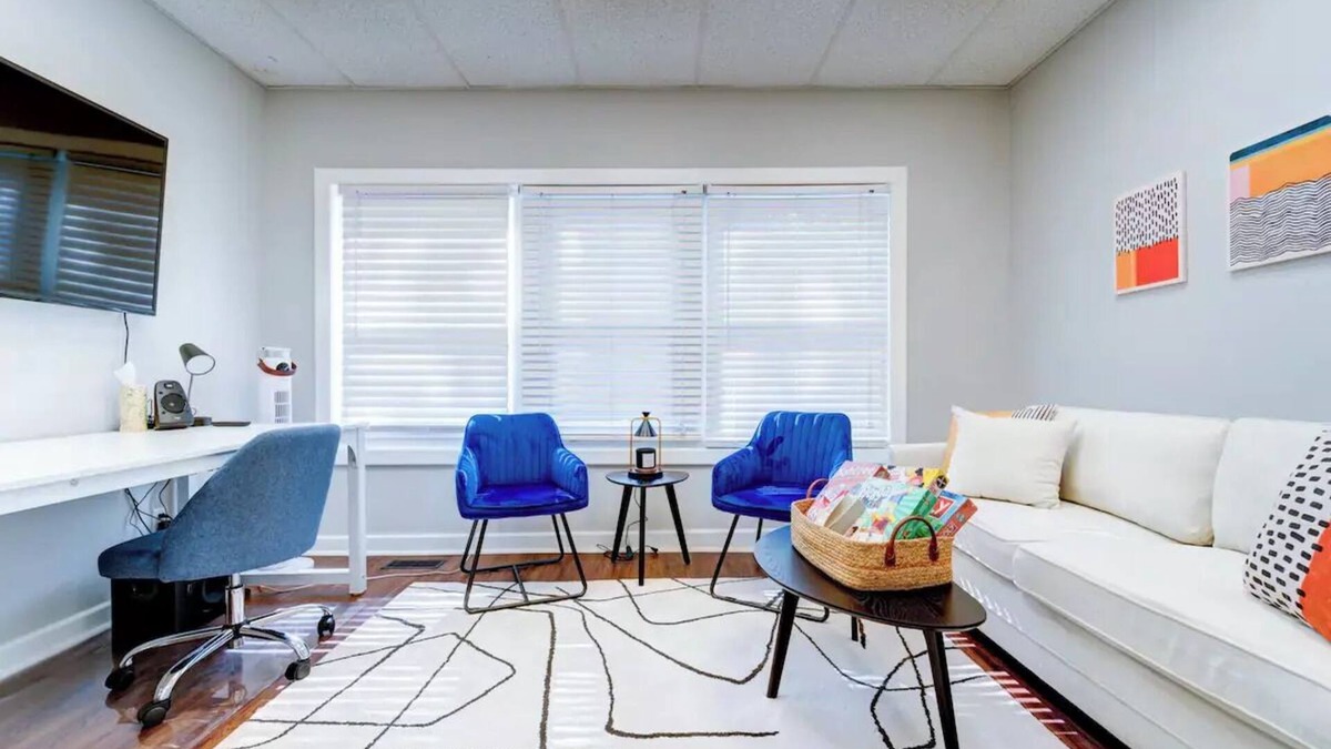 Dwight House | 1 Block from Yale. Premium WFH amenities, coffee bar, In-unit W/D. 1000+ sq ft