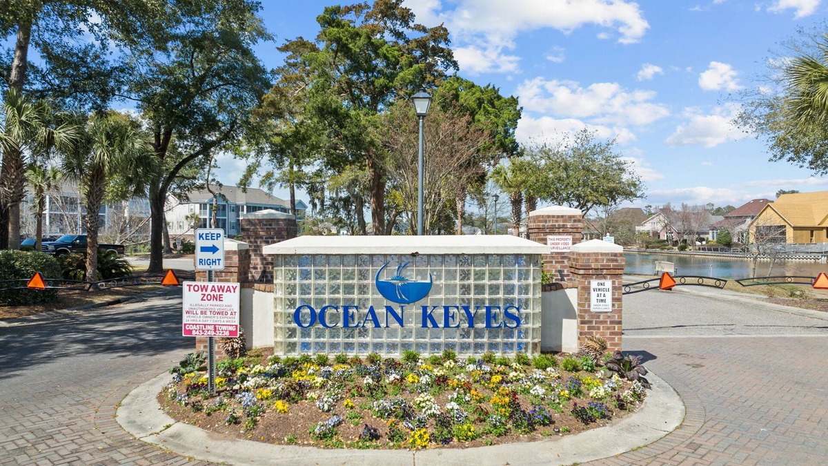 North Myrtle Beach Condo | 1 Block to Beach!⛱ 6 pools/spas!🌞Golf Carts Allowed!⛳Walk to Main Street!🍹