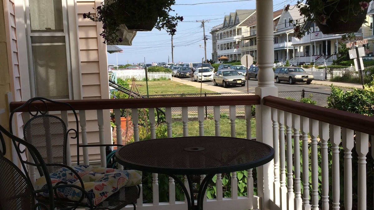 Ocean Grove Apartment | 1-Block to Beach - 1 Bdrm, 1st flr unit in historic Victorian home of OceanGrove