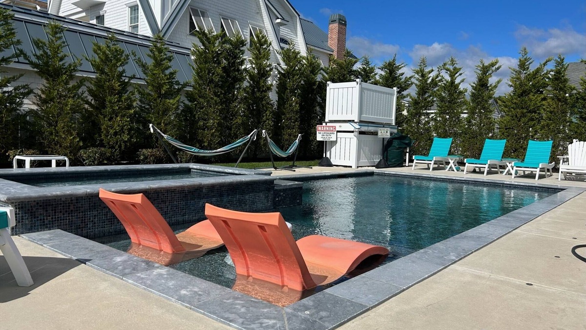 Avalon House | 1 block to beach, Icona and Windrift Resorts w/30’ Heated Pool and Spa