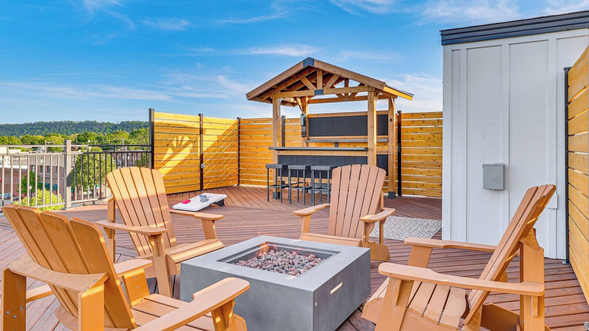 Lake City Condo | 1 Block to Lake City Marina: Condo w/Rooftop Deck