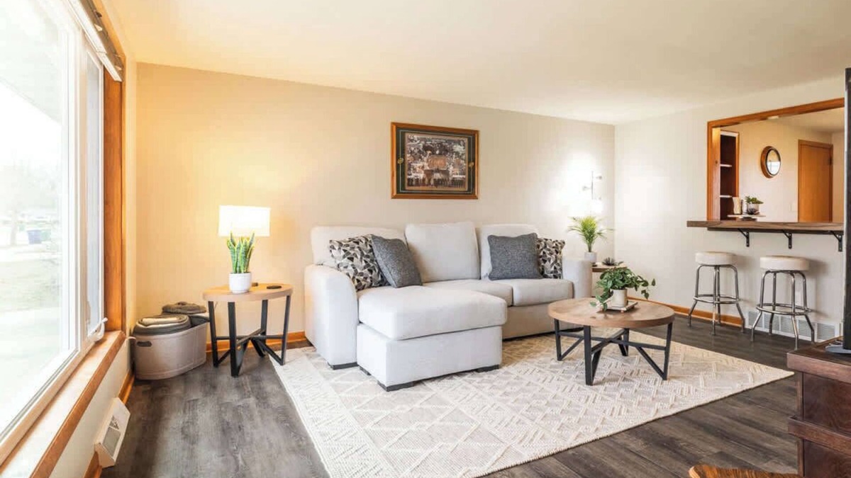 Green Bay House | 1 Block To Lambeau 3 BR, Sleeps 6 Pet-Friendly