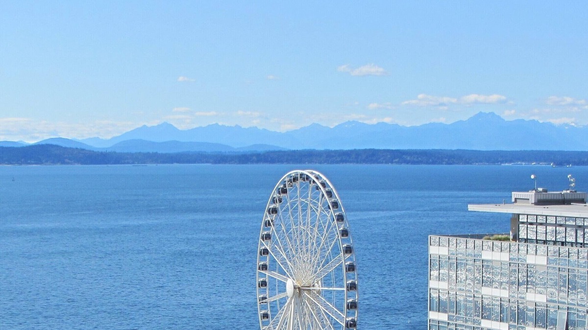 Downtown Seattle Apartment | 1 Block to Pike Place Market! Balcony with Water Views at Harbor Steps