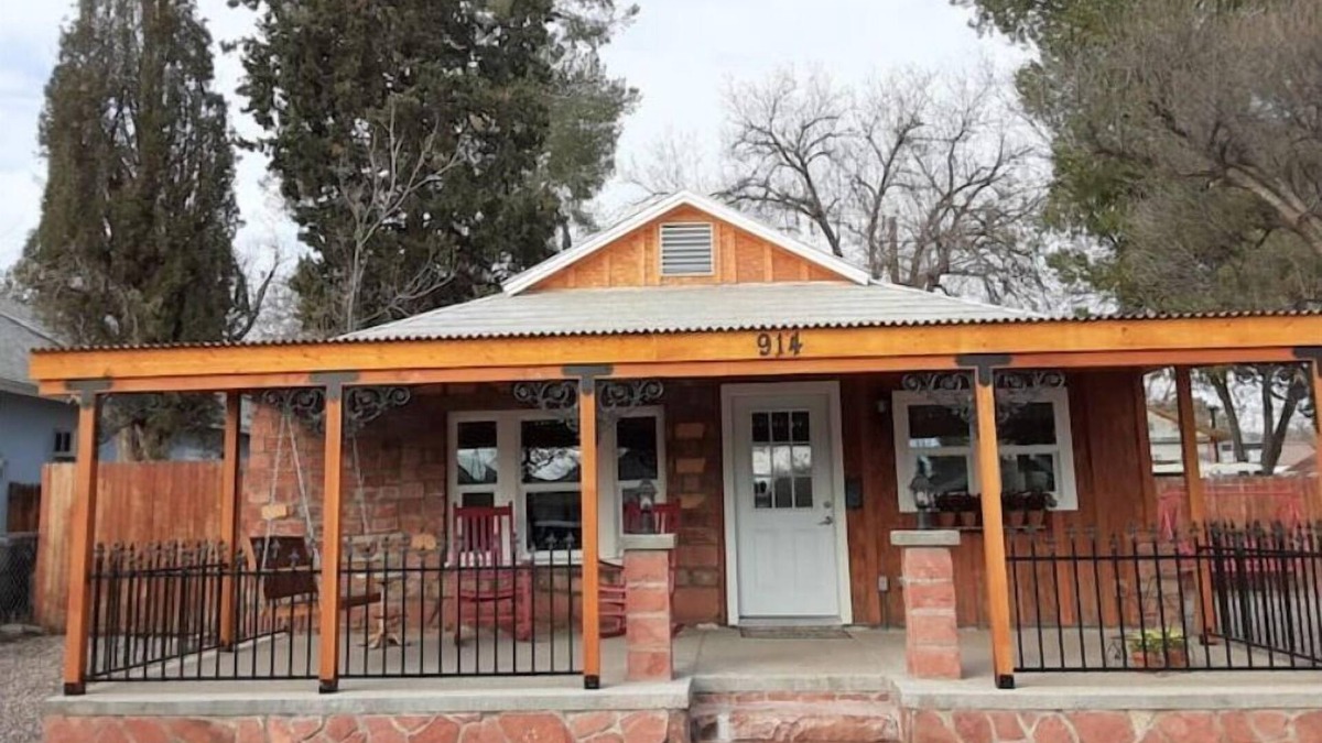 Cottonwood House | 1 Block Walk to Old Town - 1931 Historical Home