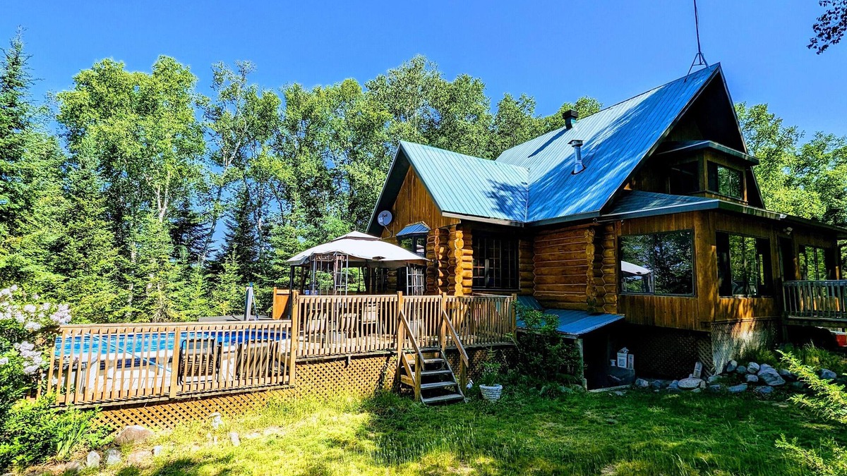 Riviere-Rouge Cottage | 1- Bouleau : Log home by a river & a small pond on 50 acres land in the forest