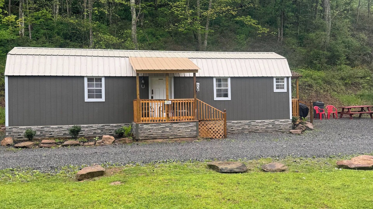 Freeman Cabin | 1 BR/1BR Lofted Cabin West Virginia Hatfield McCoy ATV Trails