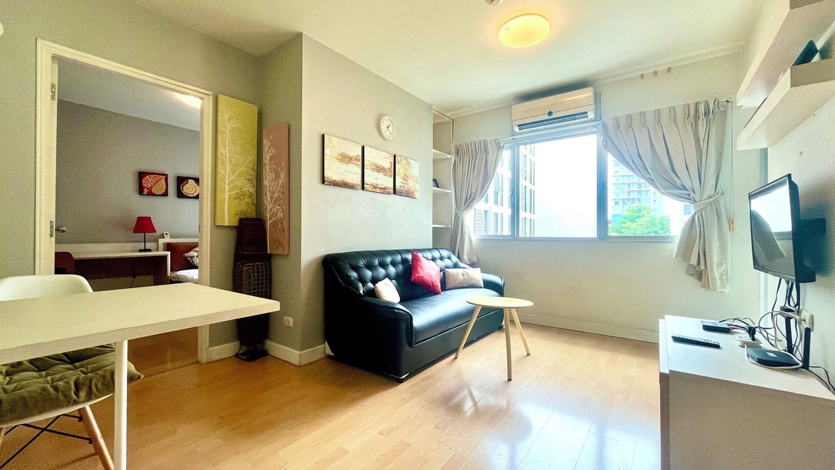 Phra Khanong Nuea Apartment | 1 BR, 5min walk to BTS skytrain "On Nut" station, Fiber Optic WiFi