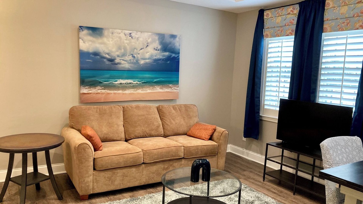 Parkview/Woodbrook Apartment | 1 BR apt, FREE WIFI & laundry, Baltimore Druid Hill Pk, Mondawmin Mall & Metro